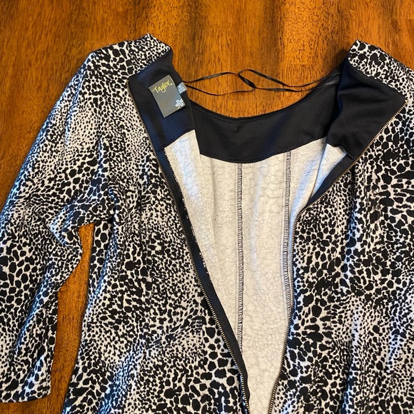 Taylor dress.  Gray/black snow leopard pattern Size 10. - Picture 12 of 13